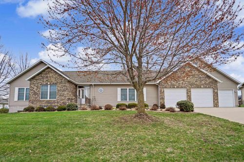 604 15th Ave Ne, Independence, IA, 50644-2279 | Card Image