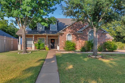 2415 Summer Ct, Arlington, TX, 76001-7073 | Card Image