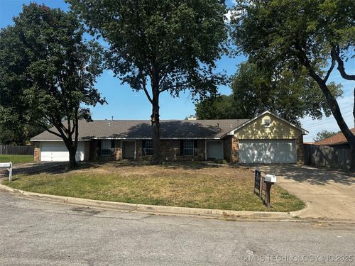 8721 E 60th St, Tulsa, OK, 74145-8716 | Card Image