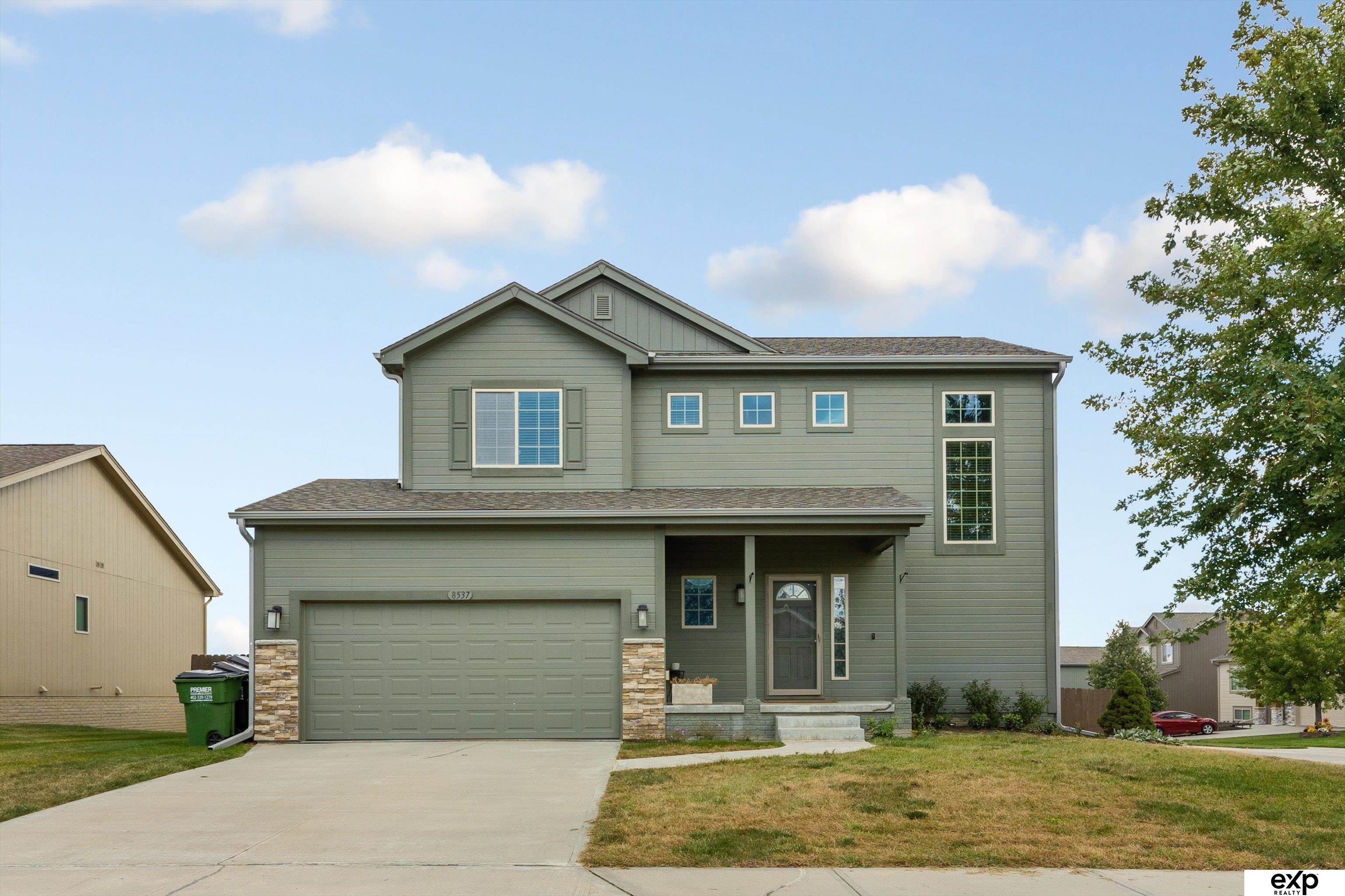 68th Cir, Papillion, NE 68133
