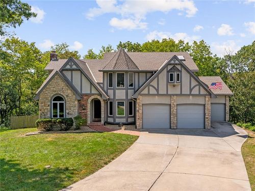 932 Nw Bent Tree Dr, Lee's Summit, MO, 64081-1836 | Card Image