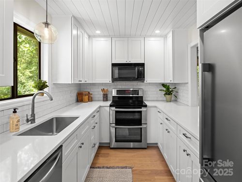142 Cedar Forest Trl, Asheville, NC, 28803-3362 | Card Image