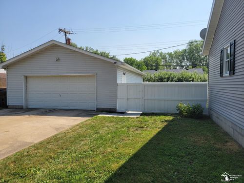2844 1st St, Monroe, MI, 48162-4302 | Card Image