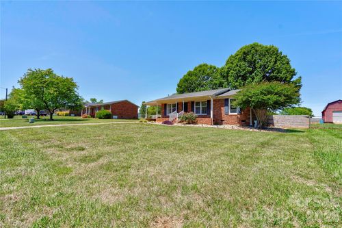 306 Southglenn Dr, Shelby, NC, 28152-8051 | Card Image