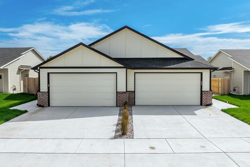 426 Briarbrook Ln, Valley Center, KS, 67147-1127 | Card Image