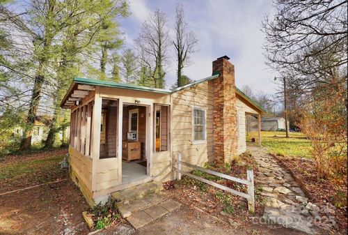 320 Dove Haven Ln, Hendersonville, NC, 28791-8554 | Card Image