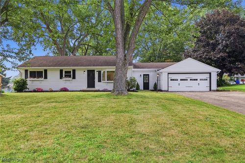 561 Clark Dr, Tallmadge, OH, 44278-1549 | Card Image