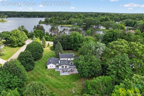 3885 Quarton Rd, Bloomfield Hills, MI, 48302-4059 | Card Image