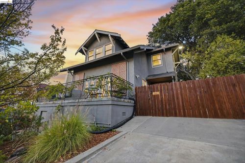5056 Fairfax Ave, Oakland, CA, 94601-4806 | Card Image