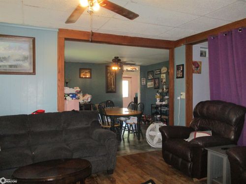 717 E State St, Centerville, IA, 52544-1933 | Card Image