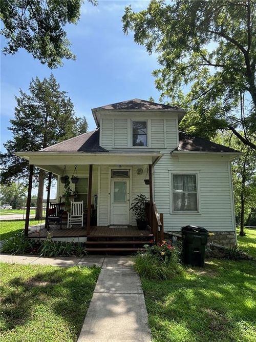 301 Linn St, Leavenworth, KS, 66048-3425 | Card Image