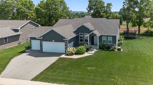 100 Brooke Dr, Belleville, WI, 53508-9233 | Card Image