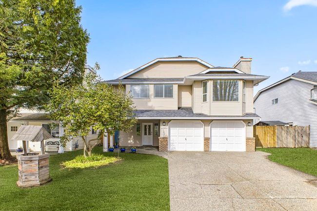 11685 232 A Street, House other with 4 bedrooms, 3 bathrooms and 4 parking in Maple Ridge BC | Image 2