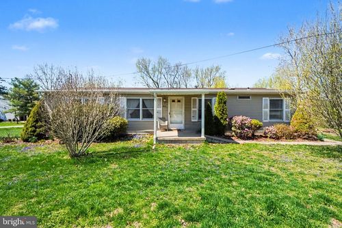 204 N 3rd St, HALIFAX, PA, 17032-9011 | Card Image