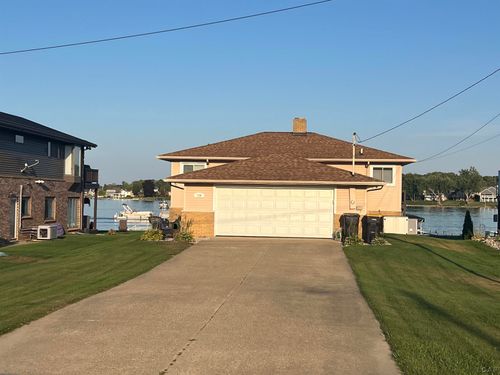 126 E Princess Dr, Brooklyn, MI, 49230-9757 | Card Image