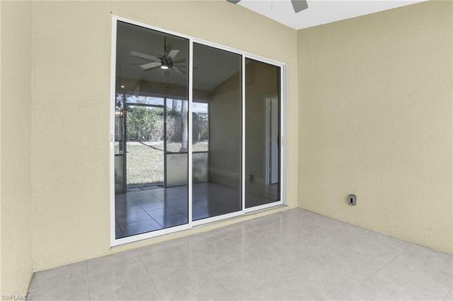 101 - 1660 Royal Cir, Condo with 3 bedrooms, 2 bathrooms and 2 parking in NAPLES FL | Image 28