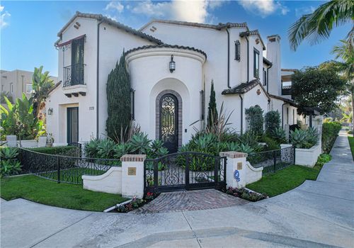 1119 Pine St, Huntington Beach, CA, 92648-2736 | Card Image