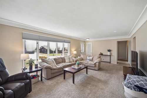7123 Garrison Rd, Windsor Heights, IA, 50324-4813 | Card Image