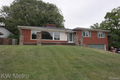 2442 Vinsetta Blvd, Royal Oak, MI, 48073-3338 | Card Image