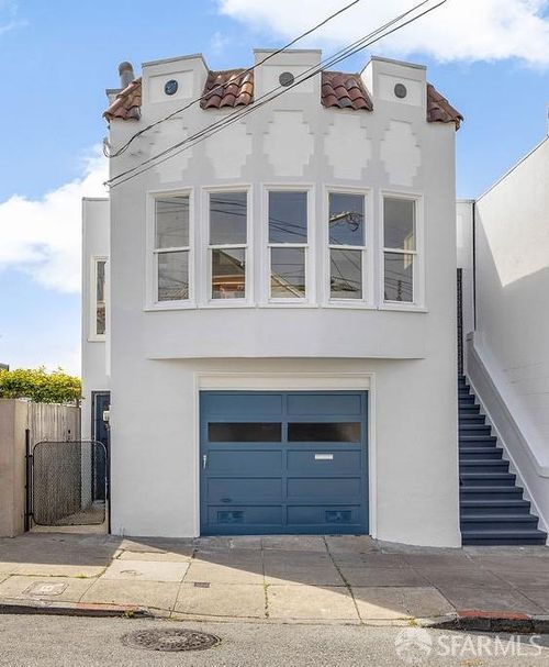682 London St, San Francisco, CA, 94112-3412 | Card Image
