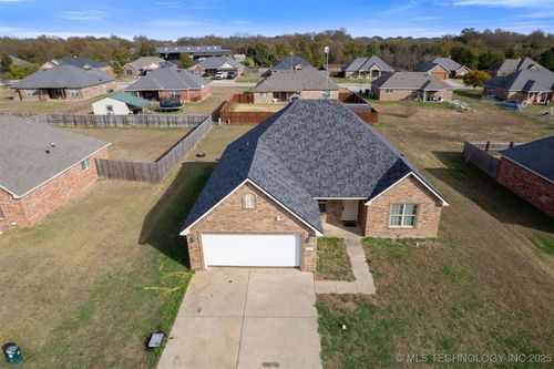 112 Swiss Trl, Calera, OK, 74730-3214 | Card Image