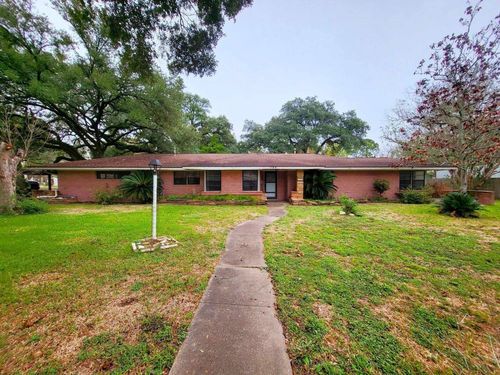 706 Maple St, Sweeny, TX, 77480-1910 | Card Image
