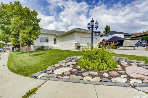 926 Overholt Terr, Saskatoon, SK, S7N4S7 | Card Image