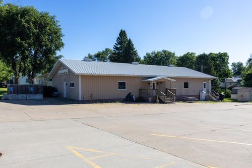 413 S Lincoln St, Knoxville, IA, 50138-3211 | Card Image