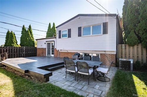 908 W Elmwood Ave, Clawson, MI, 48017-1319 | Card Image