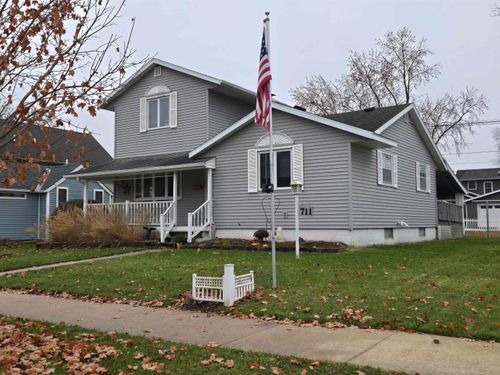 711 Winneshiek Ave, Decorah, IA, 52101-1455 | Card Image