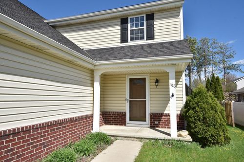 1123 White Sands Court, West Bend, WI, 53090 | Card Image