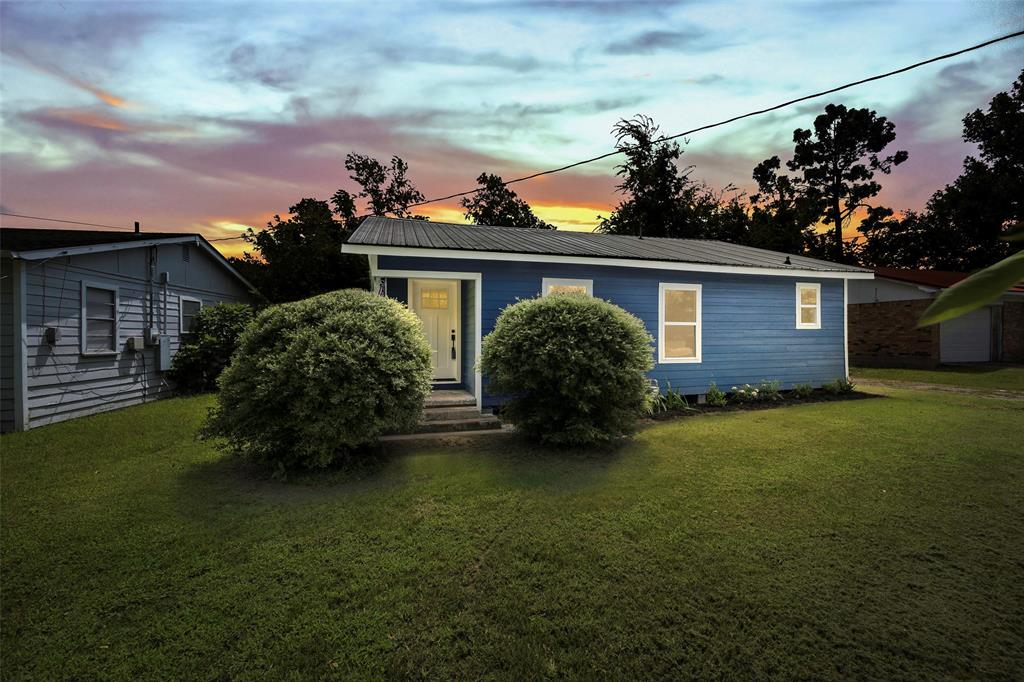 Davis St, Sulphur Springs, TX 75482