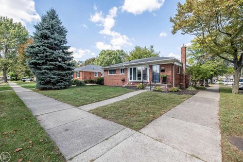 22433 Garfield St, Saint Clair Shores, MI, 48082-1803 | Card Image