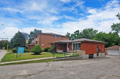 100 Fairway Rd N, House other with 3 bedrooms, 2 bathrooms and 7 parking in Kitchener ON | Image 2