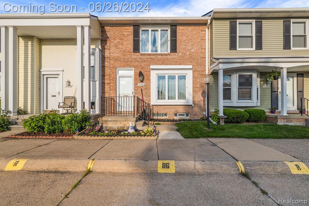 Charter Oaks Blvd, Clinton Township, MI 48036