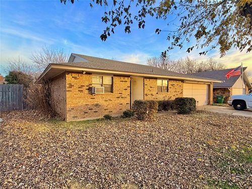 203 Redbud St, Yukon, OK, 73099-5718 | Card Image