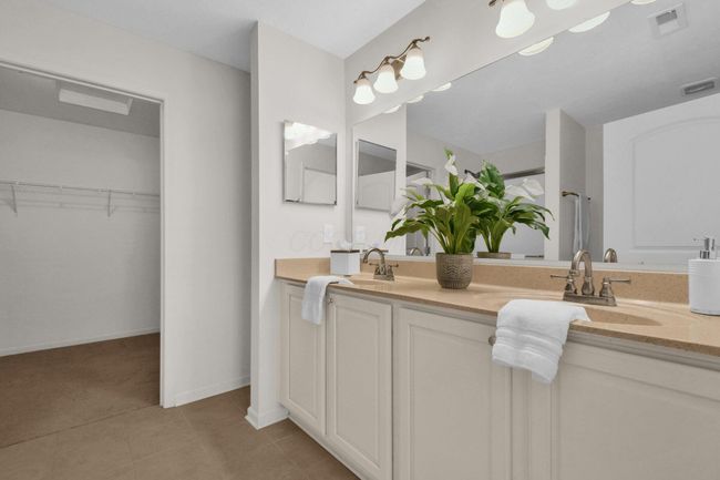 7963 Ravine Run Ln, Condo with 3 bedrooms, 3 bathrooms and null parking in Columbus OH | Image 15