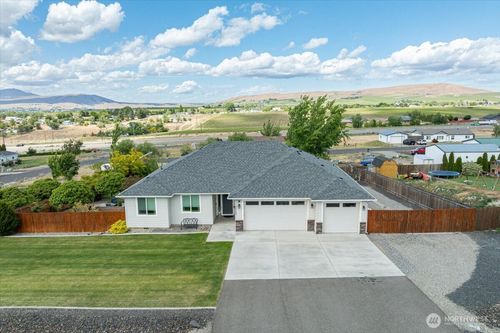 20702 E Berry Dr, Benton City, WA, 99320-5748 | Card Image