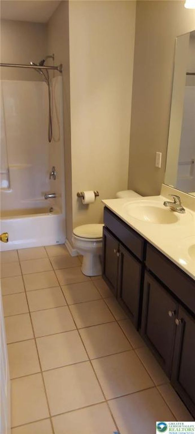 1540 Crest Park Ct, House other with 3 bedrooms, 3 bathrooms and null parking in BETHLEHEM PA | Image 10