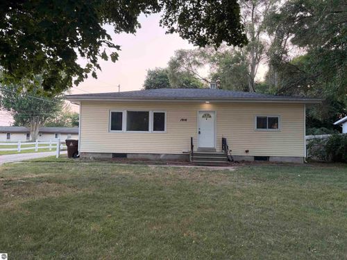 1916 Stockman Rd, Mt Pleasant, MI, 48858-4223 | Card Image