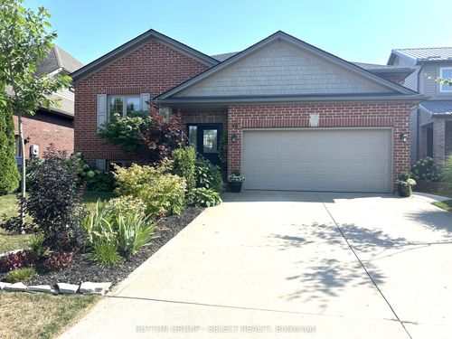 15 Hamilton St, Ailsa Craig, ON, N0M1A0 | Card Image