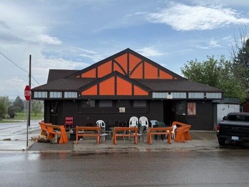 1302 S Madison St, Ludington, MI, 49431-2566 | Card Image