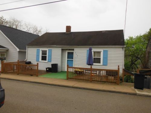 142 Vine St, Canonsburg, PA, 15317-1715 | Card Image