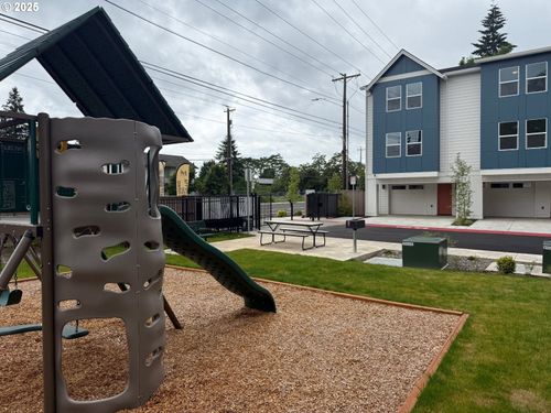 15093 Se Division St, Portland, OR, 97236-2338 | Card Image