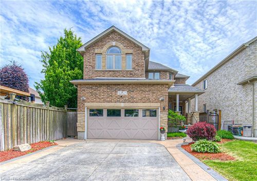 7 Yates Ave, Cambridge, ON, N1P0A3 | Card Image