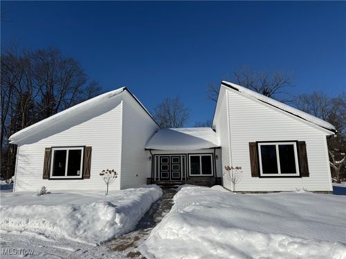 3940 Ellendale Rd, Chagrin Falls, OH, 44022-1126 | Card Image