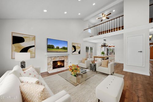 561 Walter Ave, Newbury Park, CA, 91320-4340 | Card Image