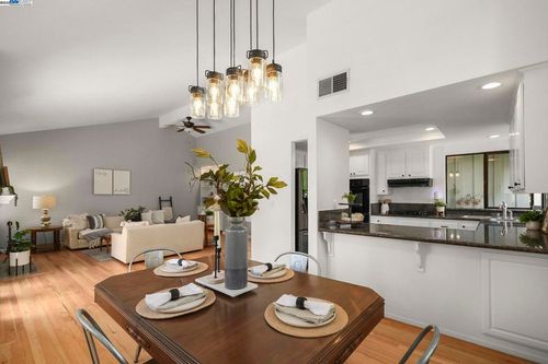 2200 Oneida Cir, Danville, CA, 94526-6268 | Card Image