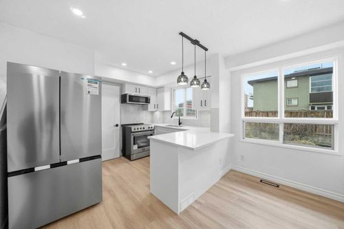 3-2804 17 Ave Sw, Calgary, AB, T3E6K8 | Card Image