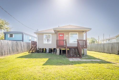 725 10th St, Dickinson, TX, 77539-2661 | Card Image